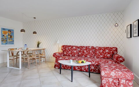Aamunde - 100M from the Sea: Möbel, Interior Design, Stuhl, Flooring, Tabelle, Resort, Fussboden, Decke, Zimmer, Eco Hotel