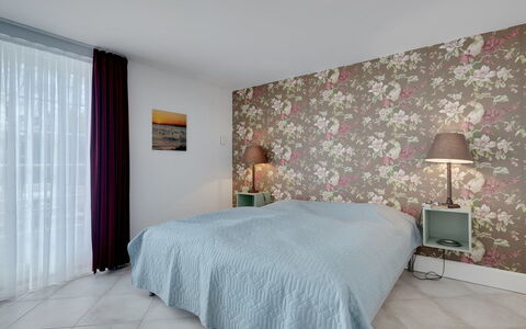 Aamunde - 100M from the Sea: Möbel, Interior Design, Stuhl, Flooring, Tabelle, Resort, Fussboden, Decke, Zimmer, Eco Hotel