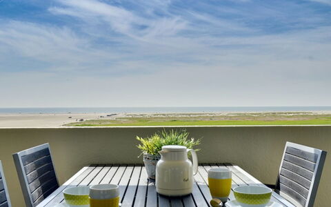 Rieterik - 50M from the Sea: Möbel, Tabelle, Stuhl, Meer, Küche & Esszimmer Tisch, Ozean, Kaffetisch, Gartenmöbel, Schatten, Tisch Im Freien