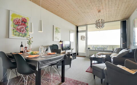 Rieterik - 50M from the Sea: Möbel, Interior Design, Flooring, Holz, Decke, Couch, Fussboden, Stuhl, Tabelle, Wohnzimmer