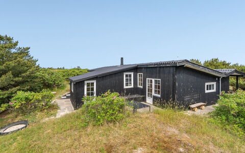 Stefana - 200M from the Sea: Pflanzengemeinschaft, Sonnenlicht, Krautige Pflanze, Garten, Plantage, Landwirtschaft, Bauernhof