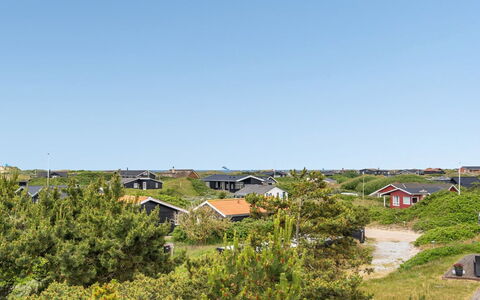 Stefana - 200M from the Sea: Pflanzengemeinschaft, Sonnenlicht, Krautige Pflanze, Garten, Plantage, Landwirtschaft, Bauernhof