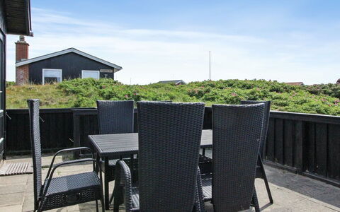 Terhi - 200M from the Sea: Pflanzengemeinschaft, Sonnenlicht, Krautige Pflanze, Garten, Plantage, Landwirtschaft, Bauernhof