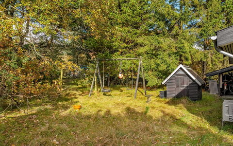 Linnea - 1Km from the Sea: Gras, Baum, Blatt, Ast, Holz, Grundstueck, Ländliches Gebiet, Kofferraum, Zweig, Rasen