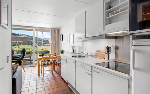 Jano - 100M from the Sea: Küche, Major Appliance, Küchengerät, Countertop, Möbel, Interior Design, Cabinetry, Flooring, Spüle, Haushaltsgerät
