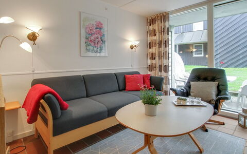 Halina - 100M from the Sea: Möbel, Flooring, Interior Design, Holz, Fussboden, Wohnzimmer, Decke, Beleuchtung, Zimmer, Wohnung