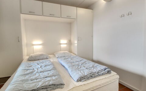 Halina - 100M from the Sea: Interior Design, Fussboden, Flooring, Schlafzimmer, Bett, Möbel, Decke, Zimmer, Bettdecke, Bedding
