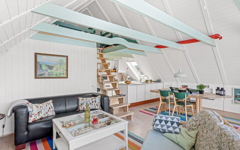 Piotr - 800M from the Sea: Die Architektur, Dach, Zuhause, Verbundwerkstoff, Daylighting, Abstellgleis, Auffahrt
