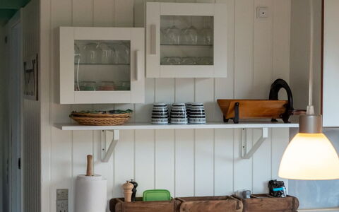 Piotr - 800M from the Sea: Möbel, Holz, Interior Design, Regale, Light Fixture, Decke, Beleuchtung, Regal, Zuhause, Küche