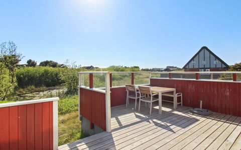 Piotr - 800M from the Sea: Die Architektur, Dach, Zuhause, Verbundwerkstoff, Daylighting, Abstellgleis, Auffahrt