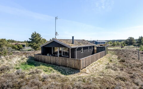 Sara - 2.5Km from the Sea: Gras, Haus, Dach, Zuhause, Hütte, Strauch, Grundstueck, Ländliches Gebiet, Bauernhaus, Ground