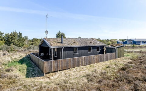 Sara - 2.5Km from the Sea: Gras, Haus, Dach, Zuhause, Hütte, Strauch, Grundstueck, Ländliches Gebiet, Bauernhaus, Ground