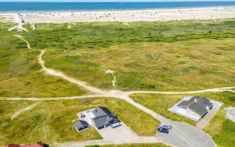 Betti - 300M from the Sea: Gras, Haus, Dach, Zuhause, Hütte, Strauch, Grundstueck, Ländliches Gebiet, Bauernhaus, Ground