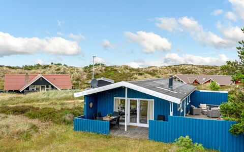 Fridborg - 1Km from the Sea: Haus, Zuhause, Dach, Wohngebiet, Hütte, Estate, Bauernhaus, Rasen, Landscaping, Abstellgleis