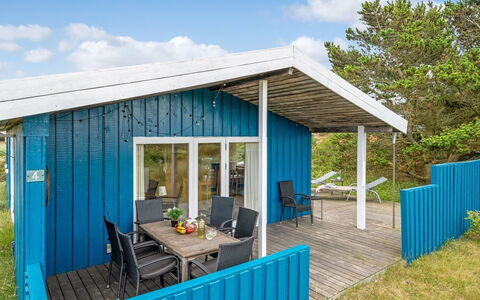 Fridborg - 1Km from the Sea: Haus, Zuhause, Dach, Wohngebiet, Hütte, Estate, Bauernhaus, Rasen, Landscaping, Abstellgleis