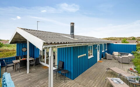 Fridborg - 1Km from the Sea: Haus, Zuhause, Dach, Wohngebiet, Hütte, Estate, Bauernhaus, Rasen, Landscaping, Abstellgleis