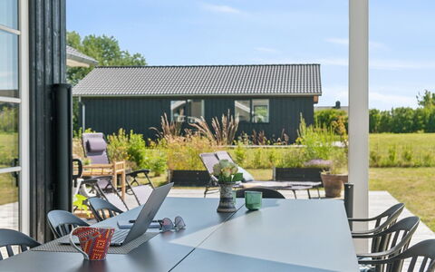 Annerose - 550M from the Sea: Wohnung, Schatten, Balkon, Stuhl, Zaun, Gartenmöbel, Aluminium, Kunstrasen