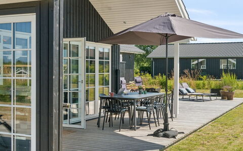 Annerose - 550M from the Sea: Zuhause, Dach, Haus, Hütte, Estate, Tür, Veranda, Abstellgleis, Bauernhaus, Schatten