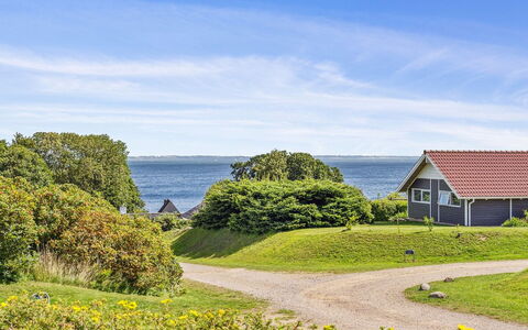 Aarne - 300M from the Sea: Hütte, Zuhause, Haus, Dach, Veranda, Estate, Abstellgleis, Gartenbauten, Bauernhaus, Garten
