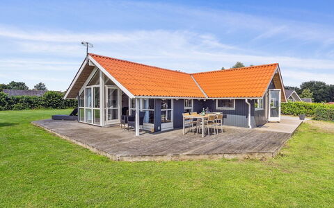 Aarne - 300M from the Sea: Hütte, Zuhause, Haus, Dach, Veranda, Estate, Abstellgleis, Gartenbauten, Bauernhaus, Garten