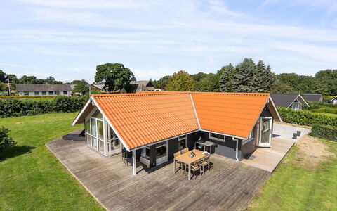 Aarne - 300M from the Sea: Hütte, Zuhause, Haus, Dach, Veranda, Estate, Abstellgleis, Gartenbauten, Bauernhaus, Garten