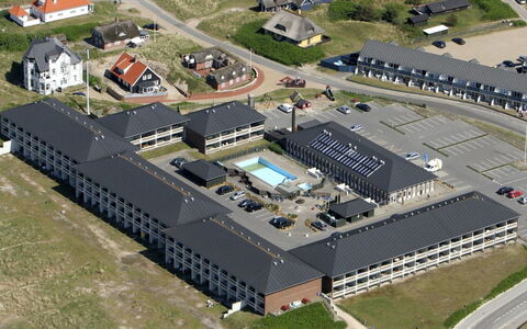 Anedorte - 50M from the Sea: Dach, Haus, Zuhause, Hütte, Tür, Abstellgleis, Deck, Veranda, Planke, Hartholz