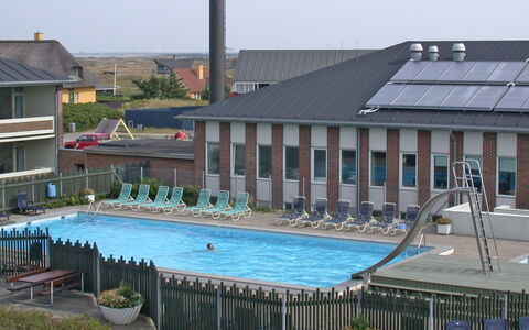 Anedorte - 50M from the Sea: Dach, Haus, Zuhause, Hütte, Tür, Abstellgleis, Deck, Veranda, Planke, Hartholz