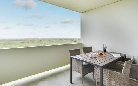Anedorte - 50M from the Sea: Dach, Haus, Zuhause, Hütte, Tür, Abstellgleis, Deck, Veranda, Planke, Hartholz