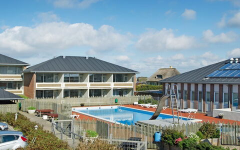 Anedorte - 50M from the Sea: Dach, Haus, Zuhause, Hütte, Tür, Abstellgleis, Deck, Veranda, Planke, Hartholz