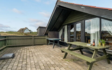 Delia - 300M from the Sea: Dach, Haus, Zuhause, Hütte, Tür, Abstellgleis, Deck, Veranda, Planke, Hartholz