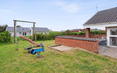 Mari - 400M from the Sea: Himmel, Dach, Wolke, Garten, Rasen, Hütte, Hinterhof, Garten, Landscaping, Bauernhaus
