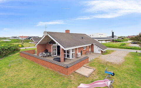 Mari - 400M from the Sea