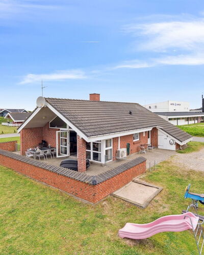 Mari - 400M from the Sea