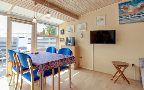 Genadij - 1Km from the Sea: Holz, Dach, Die Architektur, Zuhause, Haus, Hütte, Abstellgleis, Hartholz, Steigung, Estate