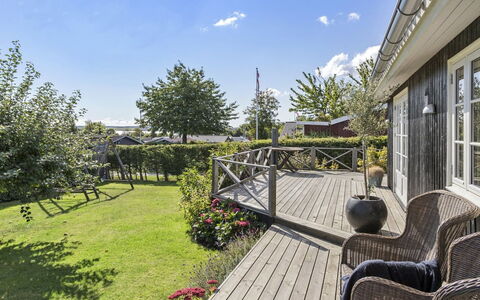 Sinika - 400M from the Sea: Decke, Flooring, Interior Design, Fussboden, Verbundwerkstoff, Möbel, Resort, Hotel, Design, Daylighting