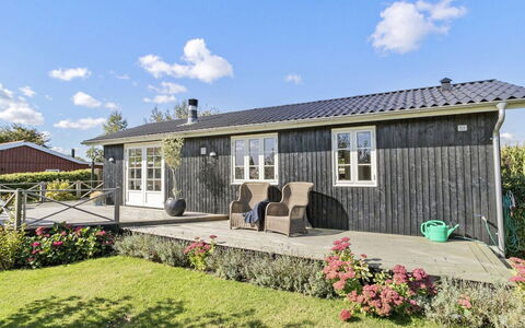 Sinika - 400M from the Sea: Decke, Flooring, Interior Design, Fussboden, Verbundwerkstoff, Möbel, Resort, Hotel, Design, Daylighting