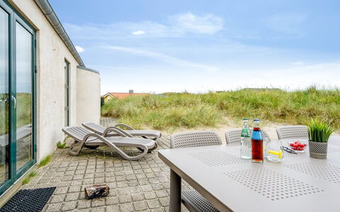 Teijo - 400M from the Sea: Dach, Haus, Zuhause, Hütte, Abstellgleis, Estate, Auffahrt, Gartenbauten, Garten, Schuppen