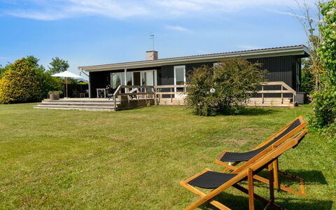 Stygge - 400M from the Sea: Gras, Strauch, Grundstueck, Wiese, Einfach, Rasen, Ground, Hütte