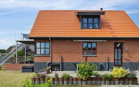 Amely - 500M from the Sea: Gebäude, Fenster, Dach, Haus, Zuhause, Fassade, Wohngebiet, Backstein, Die Architektur, Mauerwerk