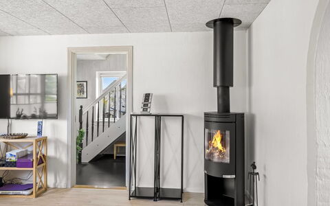 Amely - 500M from the Sea: Flooring, Fussboden, Interior Design, Feuerstelle, Holzofen, Decke, Holzboden, Wohnzimmer, Natürliches Material