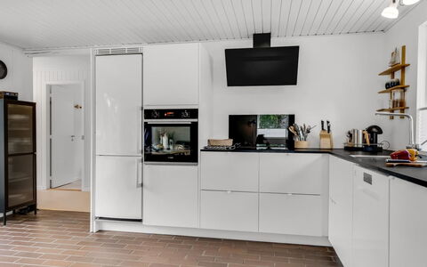 Barba - 2Km from the Sea: Küchengerät, Küche, Major Appliance, Flooring, Countertop, Cabinetry, Haushaltsgerät, Interior Design, Herd, Fussboden