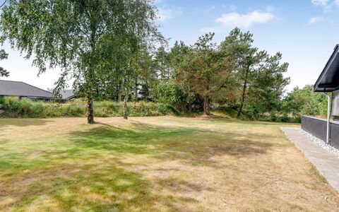 Barba - 2Km from the Sea: Einfach, Garten, Rasen, Schatten, Landscaping, Hinterhof, Auffahrt, Immergrün