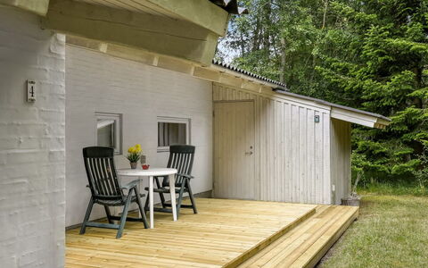 Gerarda - 4Km from the Sea: Holz, Verbundwerkstoff, Hütte, Deck, Planke, Abstellgleis, Hartholz, Veranda, Holzbeize, Schatten