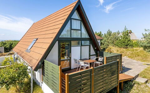 Ariana - 150M from the Sea: Dach, Haus, Zuhause, Hütte, Tür, Abstellgleis, Deck, Veranda, Planke, Hartholz