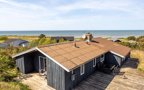 Frender - 150M from the Sea: Holz, Zuhause, Veranda, Deck, Hartholz, Dach, Holzbeize, Holzboden, Eco Hotel