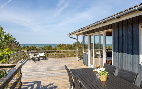 Frender - 150M from the Sea: Holz, Zuhause, Veranda, Deck, Hartholz, Dach, Holzbeize, Holzboden, Eco Hotel