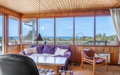 Frender - 150M from the Sea: Holz, Zuhause, Veranda, Deck, Hartholz, Dach, Holzbeize, Holzboden, Eco Hotel