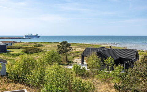 Frender - 150M from the Sea: Holz, Zuhause, Veranda, Deck, Hartholz, Dach, Holzbeize, Holzboden, Eco Hotel