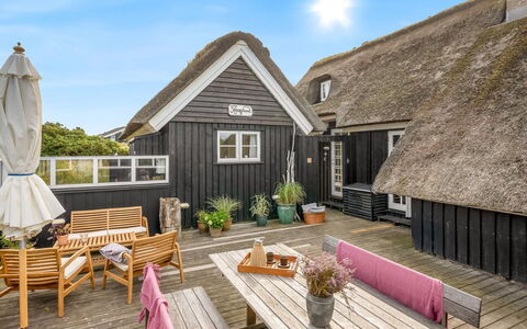 Christensen - 100M from the Sea: Dach, Holz, Zuhause, Haus, Hütte, Die Architektur, Tür, Abstellgleis, Dachdecken, Estate