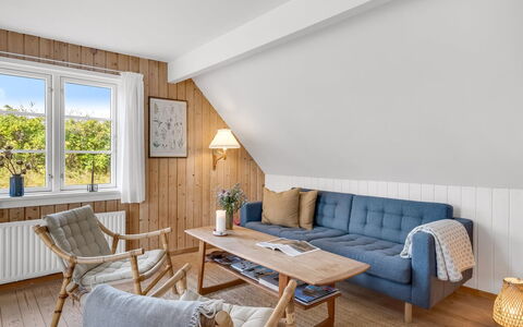 Christensen - 100M from the Sea: Möbel, Interior Design, Flooring, Fussboden, Holz, Couch, Decke, Zimmer, Wohnzimmer, Holzboden
